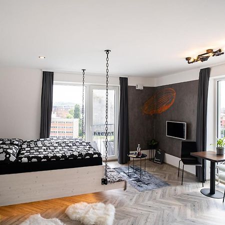 Zeppelin Studio With An Industrial View - Brno Apartment Exterior photo