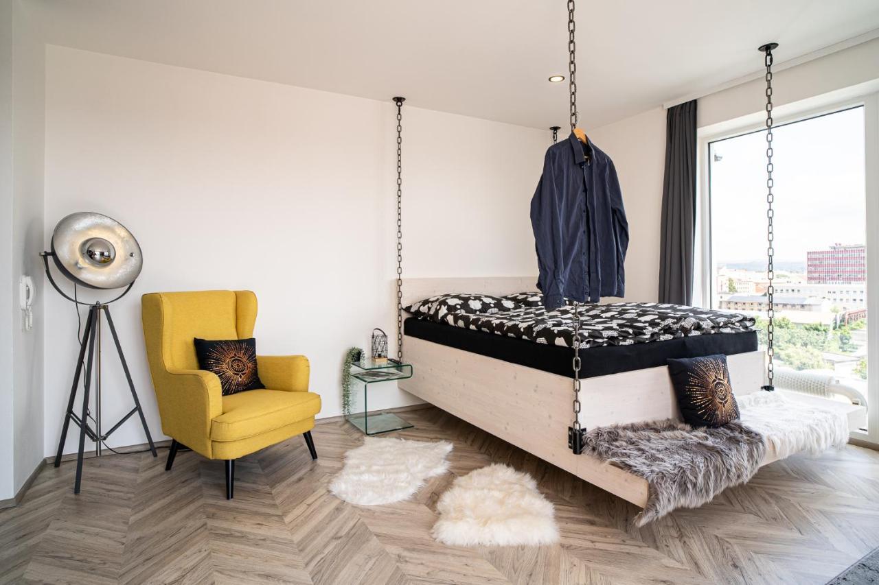 Zeppelin Studio With An Industrial View - Brno Apartment Exterior photo