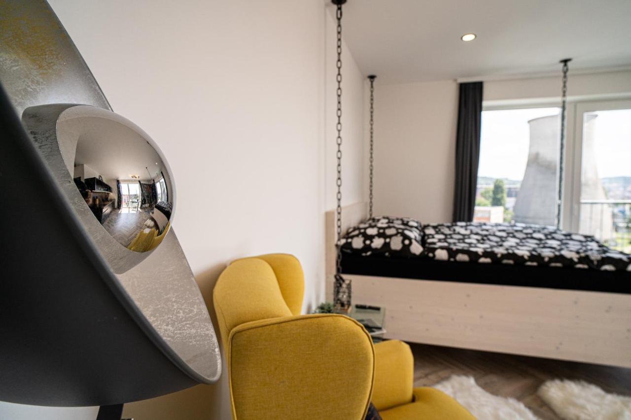 Zeppelin Studio With An Industrial View - Brno Apartment Exterior photo