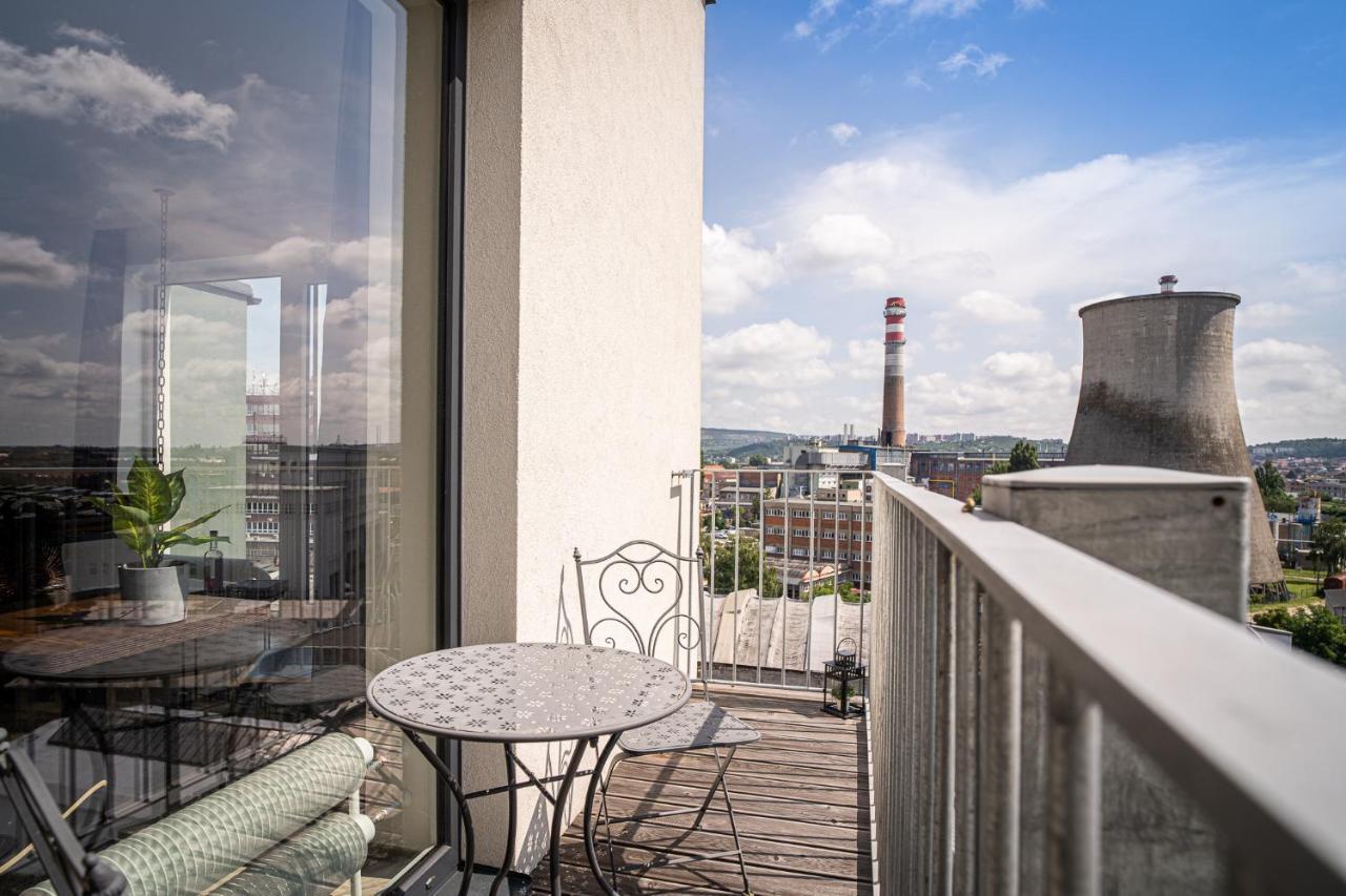 Zeppelin Studio With An Industrial View - Brno Apartment Exterior photo