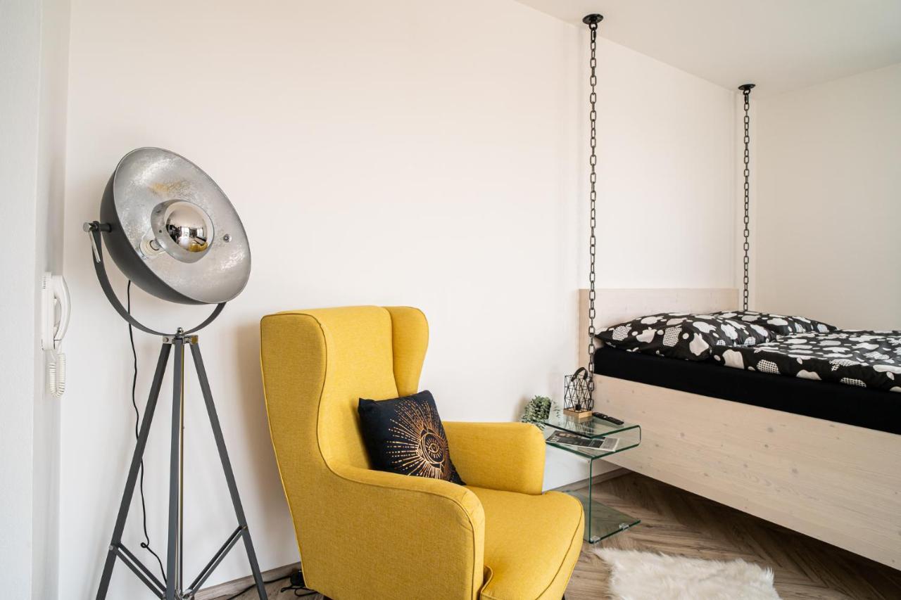 Zeppelin Studio With An Industrial View - Brno Apartment Exterior photo