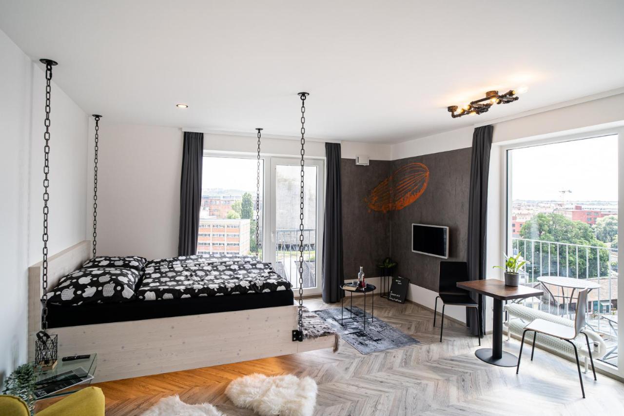 Zeppelin Studio With An Industrial View - Brno Apartment Exterior photo