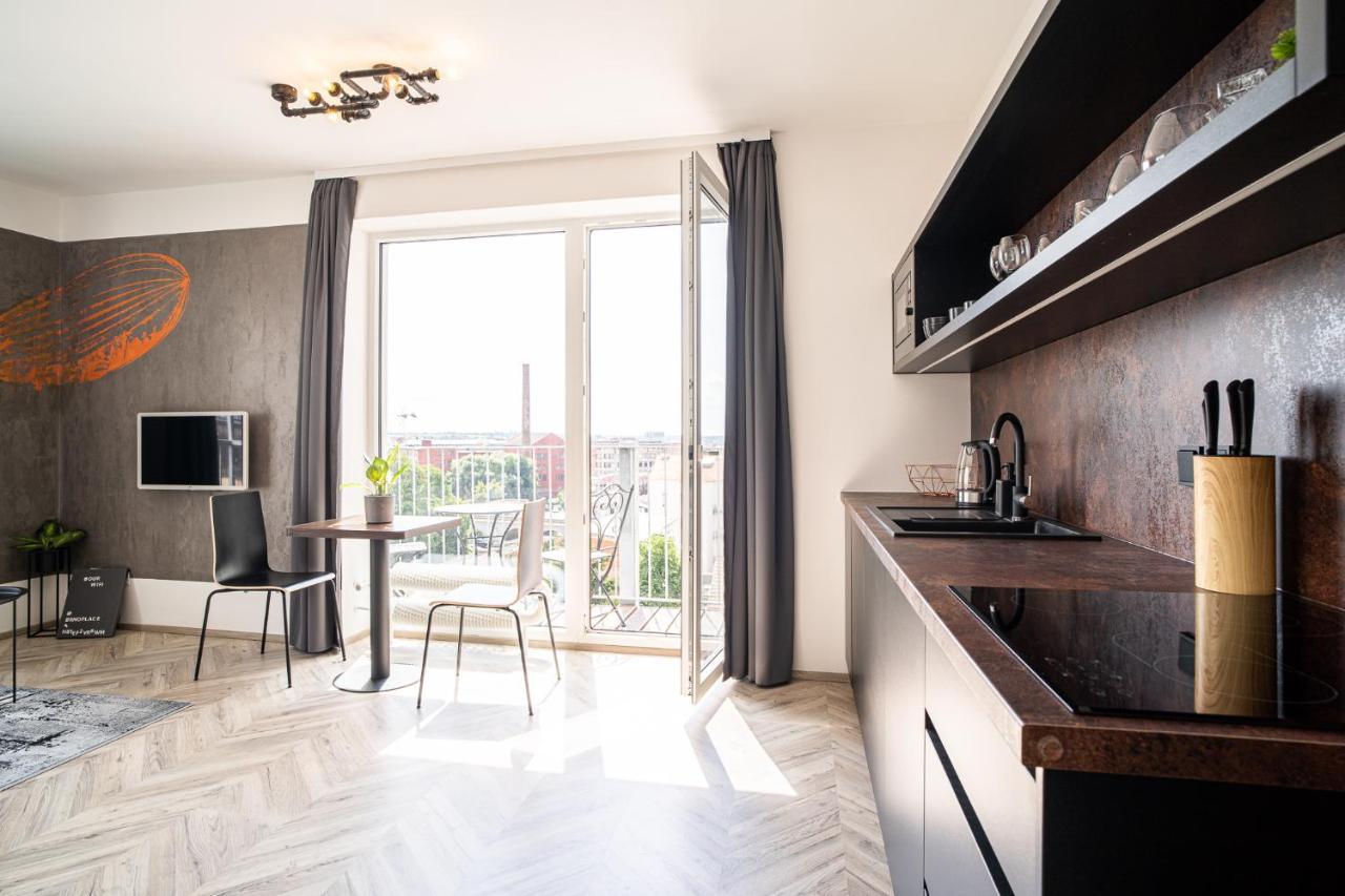 Zeppelin Studio With An Industrial View - Brno Apartment Exterior photo